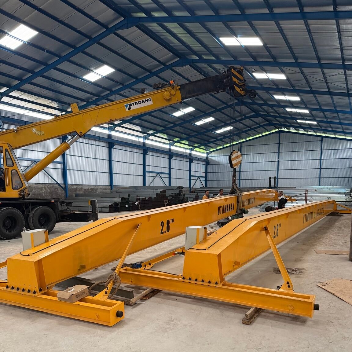 Hoist crane di area industri